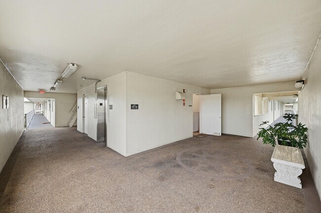 Building Photo - 130 NE 26th Ave