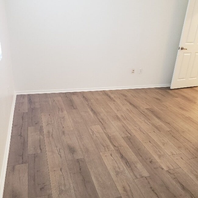 Building Photo - Awesome Home Awesome area 2bed w/ bonus ro...