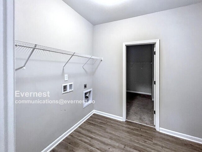 Building Photo - 118 Holly Fern Dr.