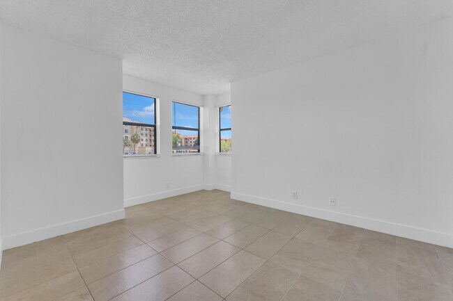 Building Photo - 1224 S Military Trail