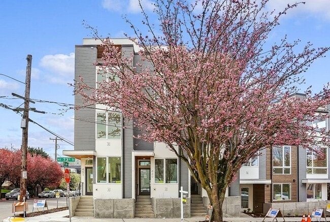 Building Photo - 447 NE 73rd St