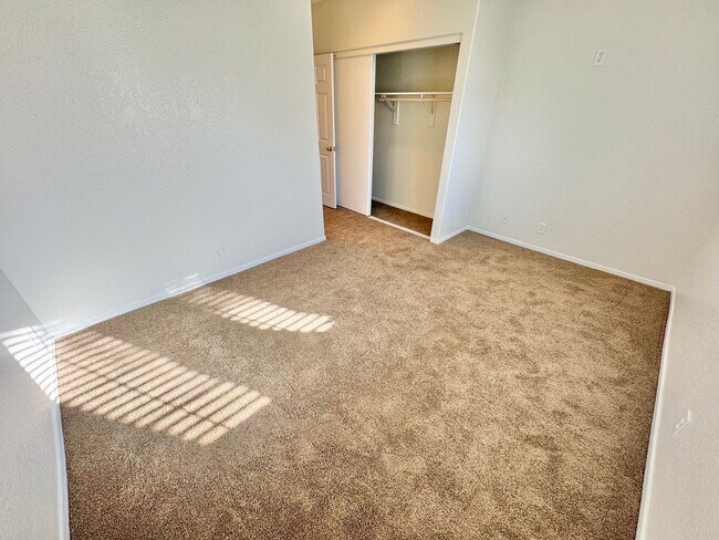 Building Photo - BRIGHT 2-BED CONDO LOCATED CENTRAL LAS VEGAS CONDO