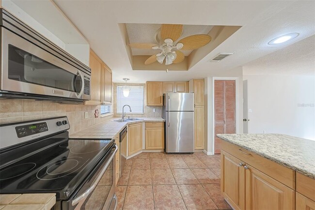 Building Photo - 611 Lively Dr