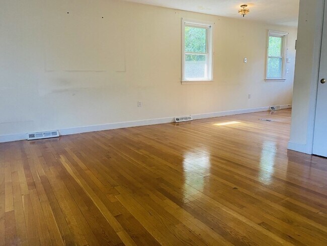 Building Photo - 37 Moreland Ave