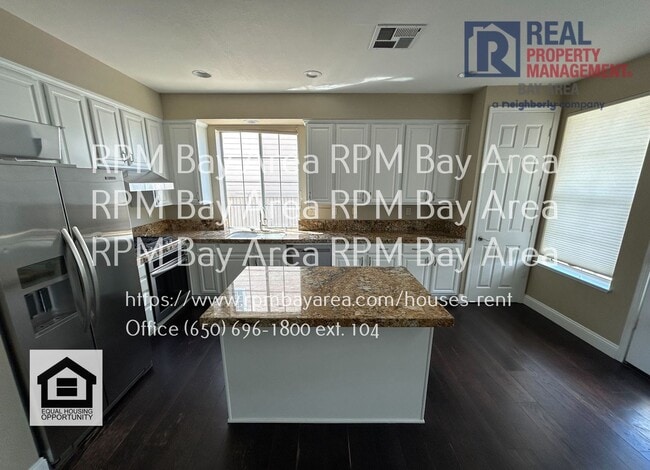 Building Photo - 250 Biarritz Ct