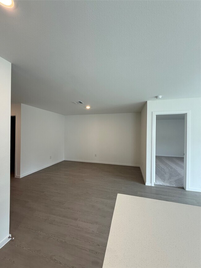 Building Photo - 335 Parkin Ct