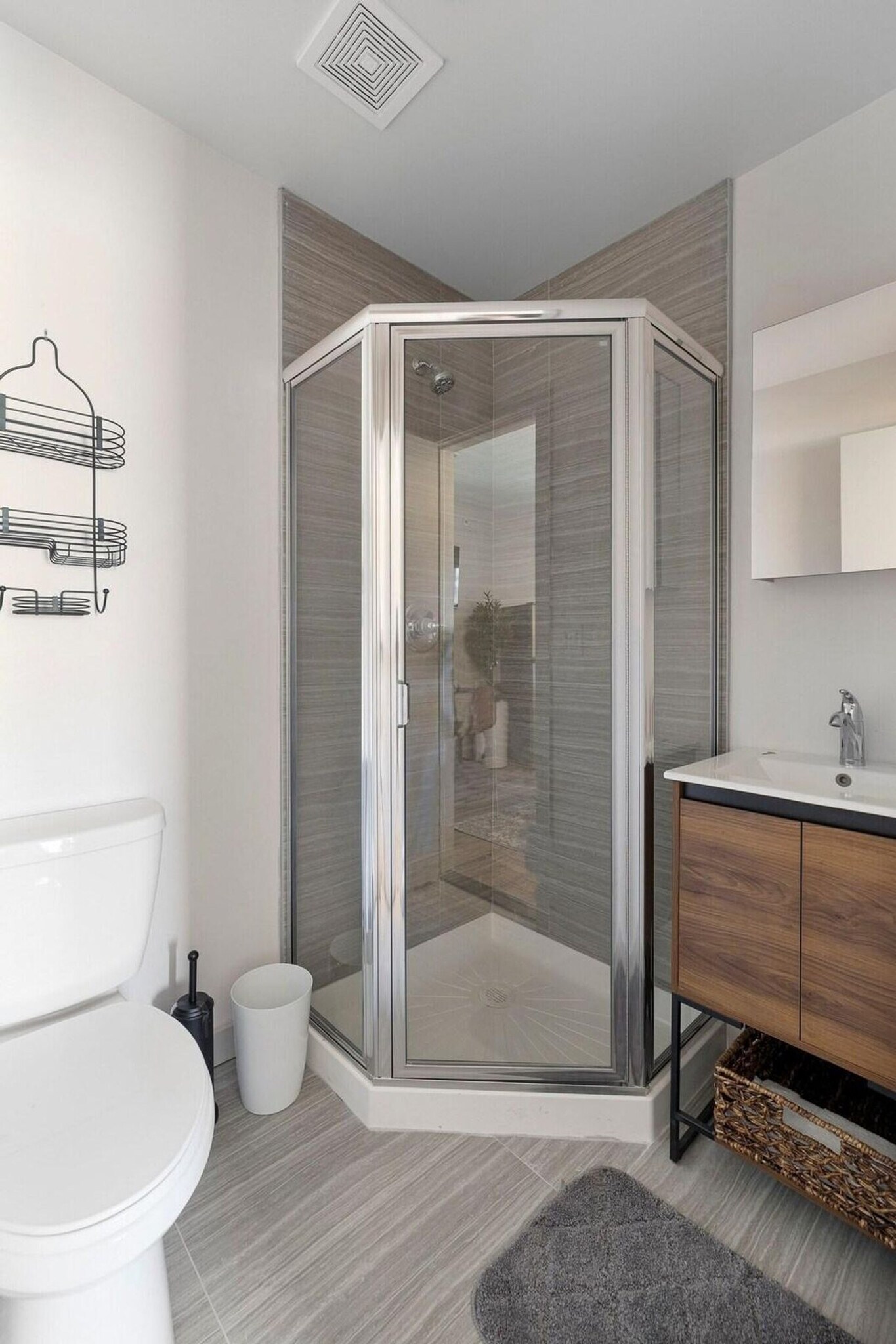 Building Photo - 138 Wickham Ave