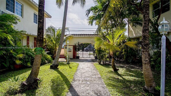 Building Photo - 1205 Marseille Dr