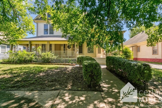 Building Photo - EXTRAORDINARY historic rental opportunity ...
