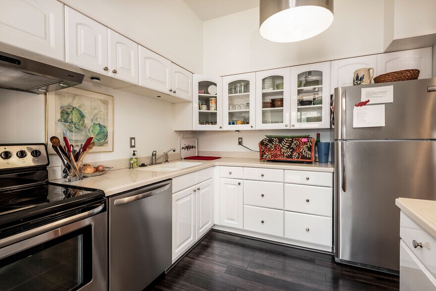 Building Photo - 1400 Kenesaw Ave