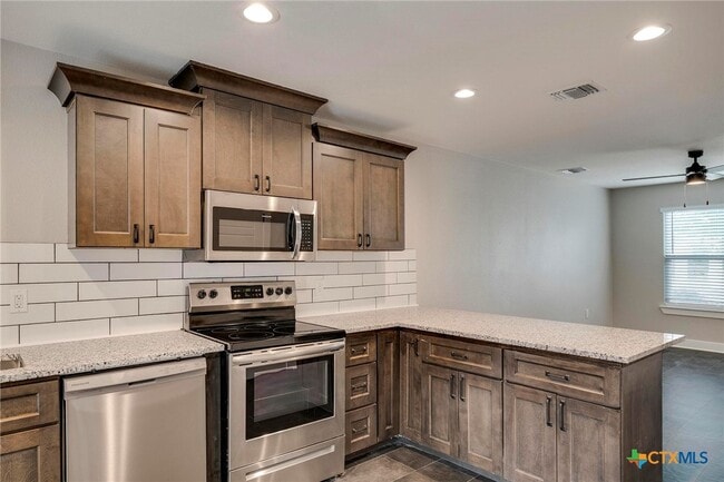 Building Photo - 349 Will Rogers Dr