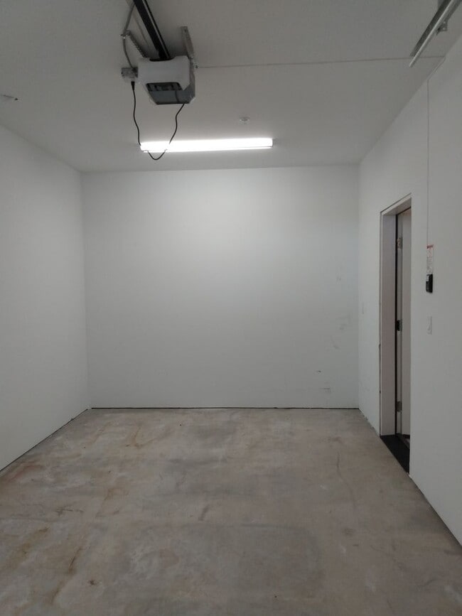 Building Photo - 3 BD / 2 BA –Townhome • $500 Move-In Gift Card (Move in by 1/1/25!)