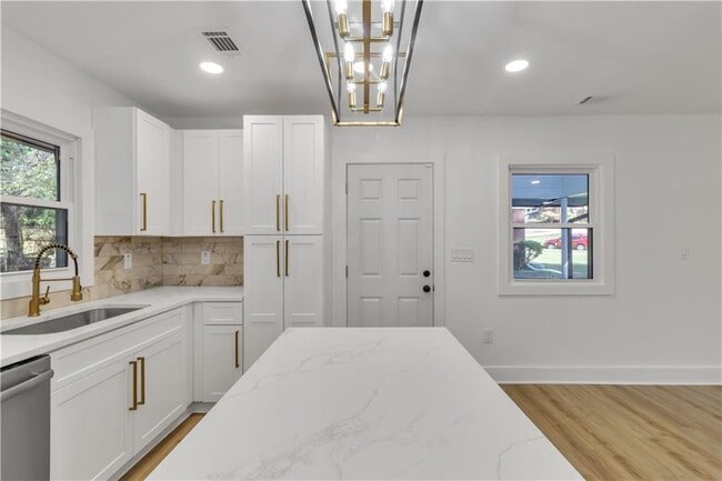 Building Photo - 2358 Tilson Rd