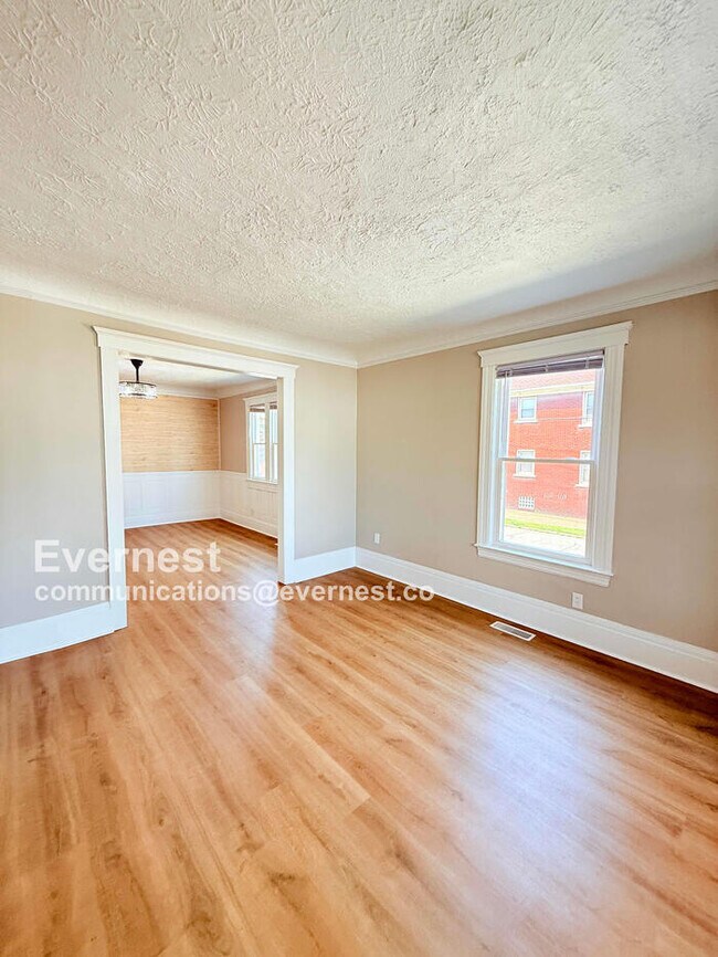 Building Photo - 68 E James St