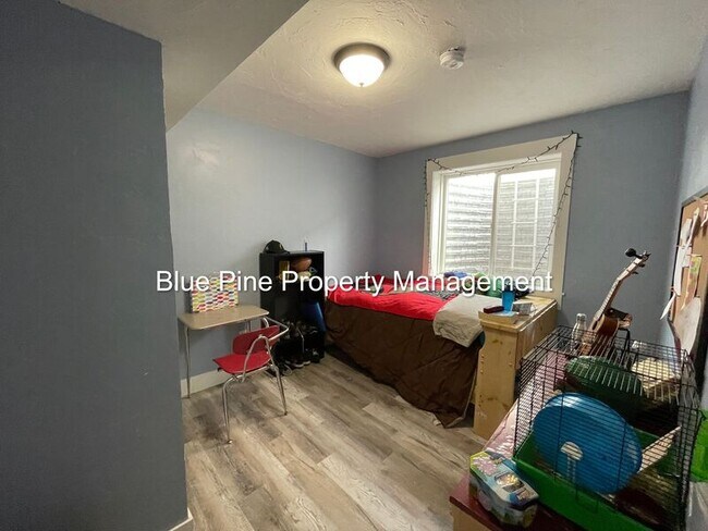 Building Photo - 705 Birmingham Ln