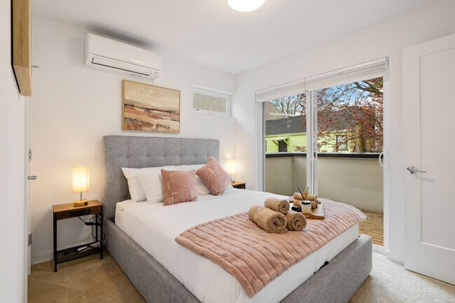 Building Photo - 620D 10th Ave E