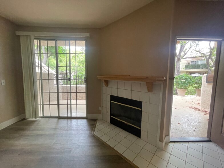 Building Photo - 24127 Del Monte Dr