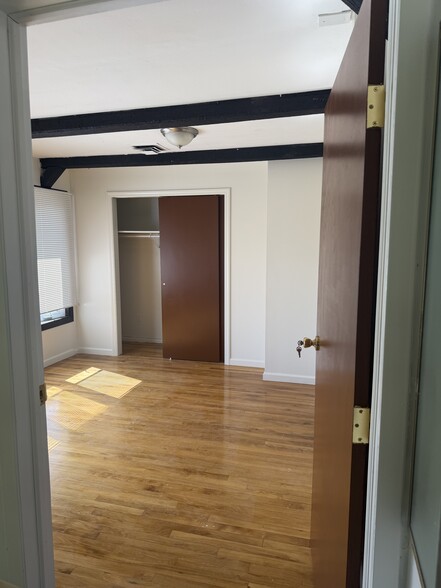 Building Photo - 2364 Mott Ave