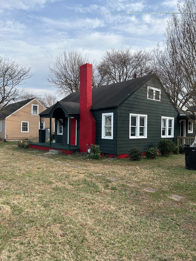 Building Photo - 1605 Hanover Rd