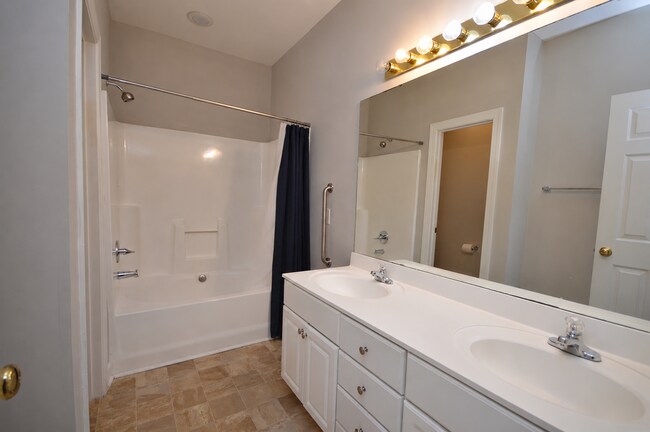 Building Photo - 3319 Philmont Dr
