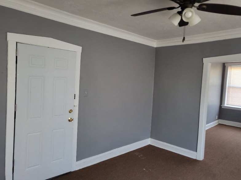 Building Photo - 8936 S Ashland Ave