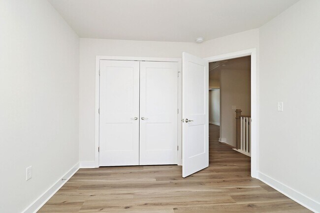 Building Photo - Dog-Friendly Galaxie Farm Townhome