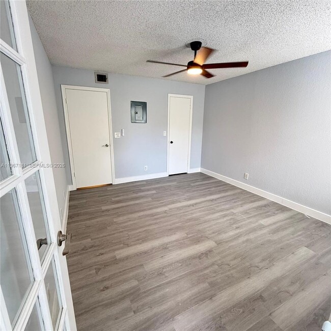 Building Photo - 3330 Pinewalk Dr N