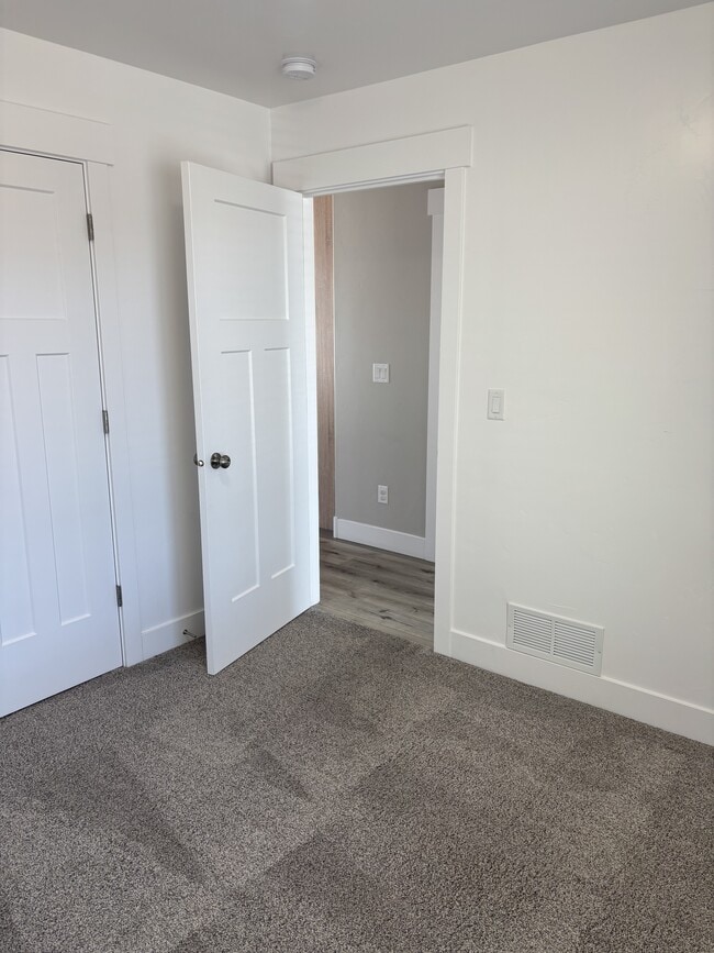 Building Photo - 187 Heaton Ln