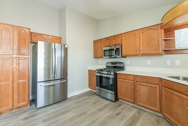 Building Photo - 390 Lombardy Cir