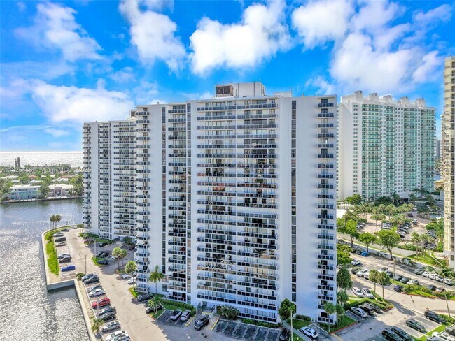 Building Photo - 20505 E Country Club Dr