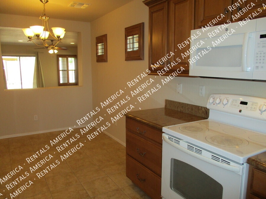 Building Photo - 1364 E Martha Dr