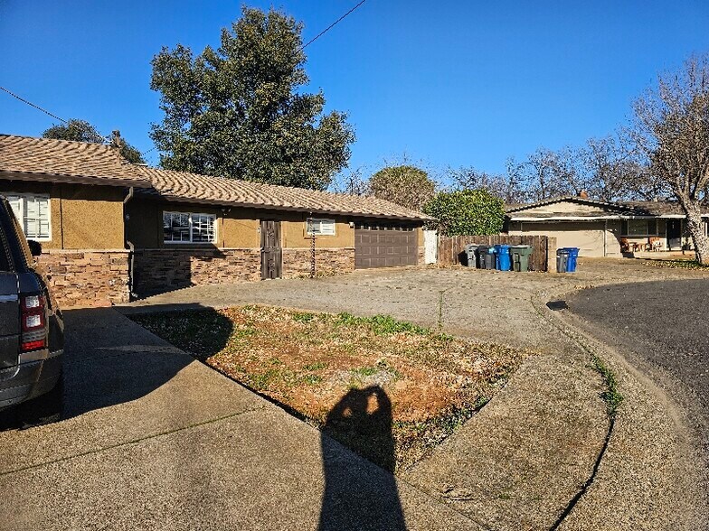 Building Photo - 590 Dee Ct