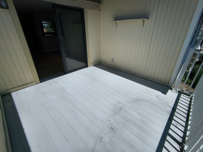 Building Photo - 1BED/1BATH Condo Located in a Quiet Area of Downtown Concord, Ca!!