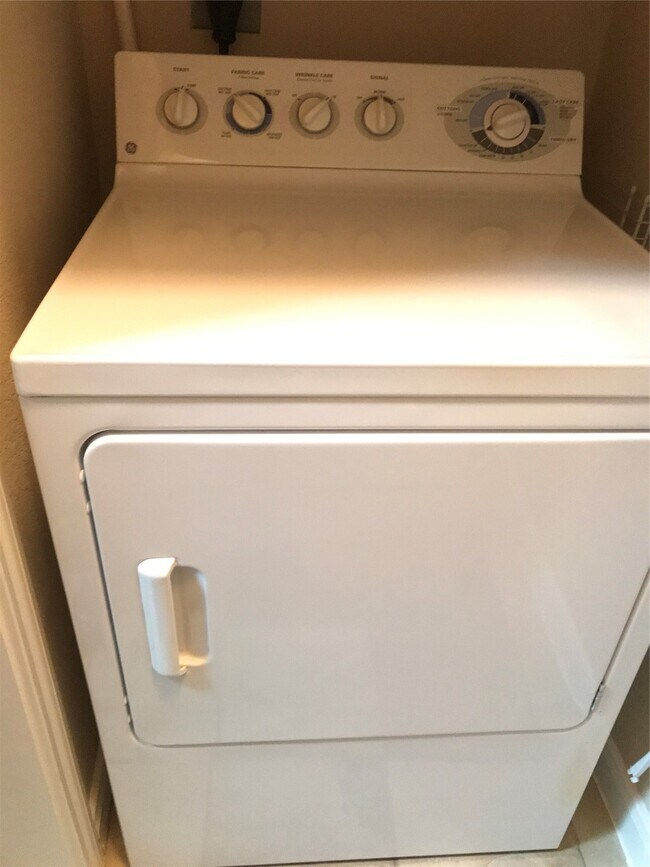 Building Photo - 7575 Kirby Dr