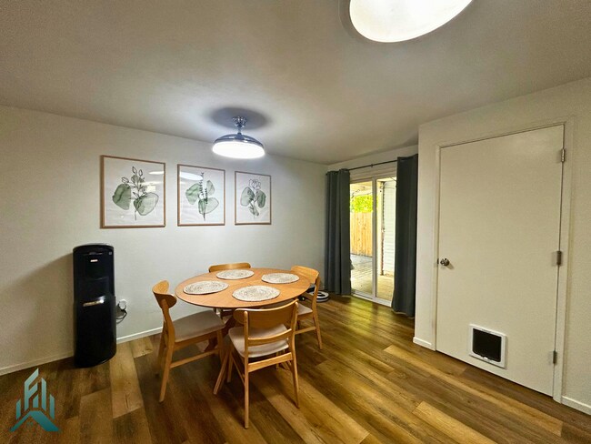 Building Photo - Completely Renovated 3 bed/2 bath Home