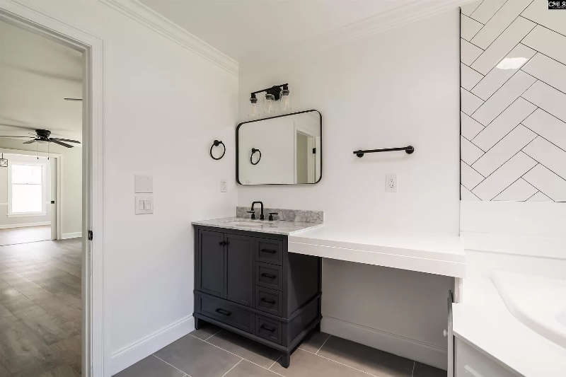 Building Photo - 9 Candlewood Ln