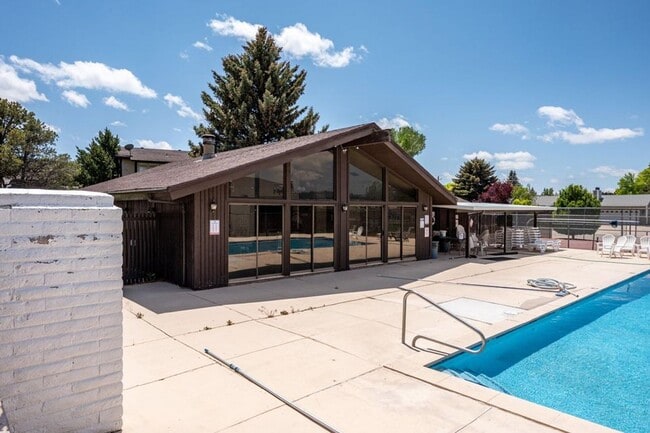 Building Photo - 901 3 Fountains Dr