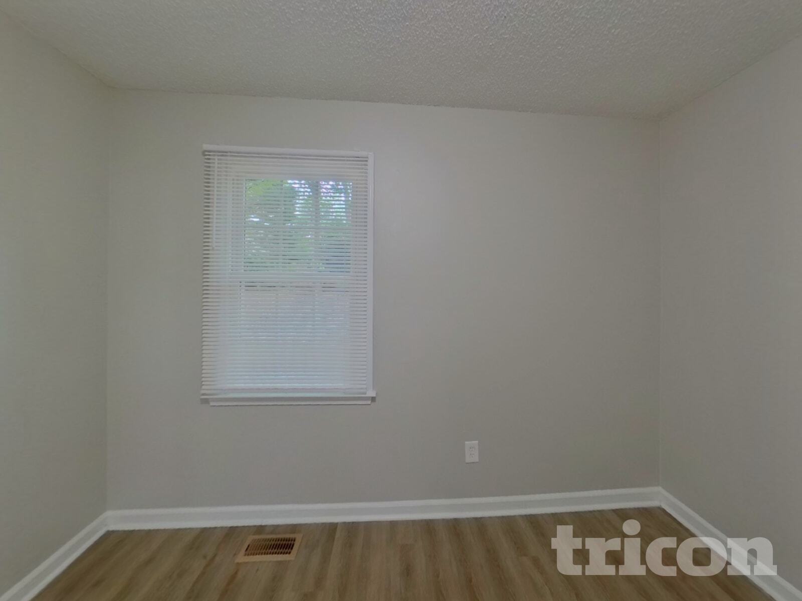 Building Photo - 204 Kemsing Rd