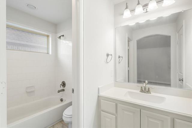 Building Photo - 910 Ontzlake Dr