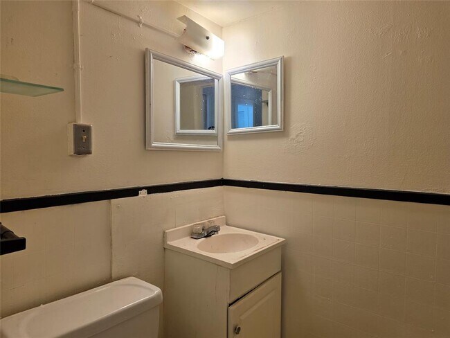 Building Photo - 4613 Avenue G