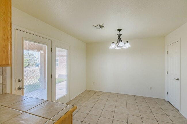 Building Photo - Beautiful Home W/Solar Panels