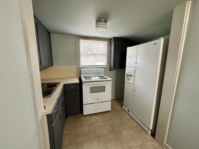 Building Photo - Country Living and Located Near Beautiful ...