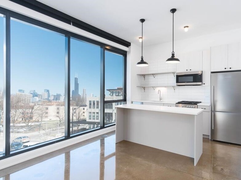 Building Photo - 1400 S Blue Island Ave