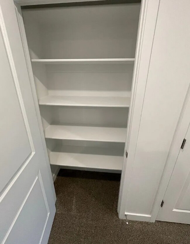 Building Photo - Spacious 3 Bedroom 2.5 Bathroom End Unit in Cedar City!