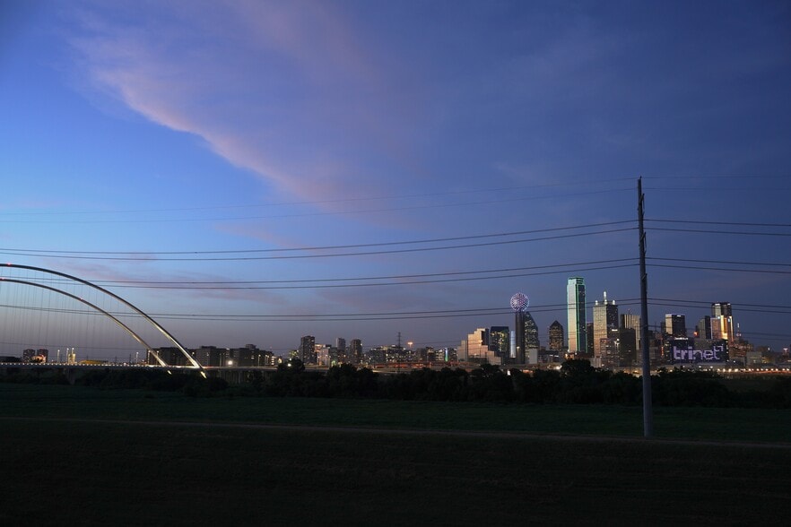 Building Photo - 381 E Greenbriar Ln