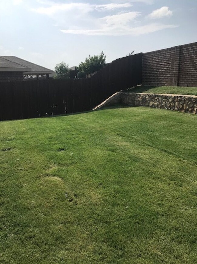 Building Photo - 3/2/2 Heights of Weatherford Estates