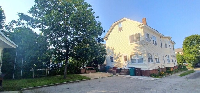 Building Photo - 121 Mount Washington St