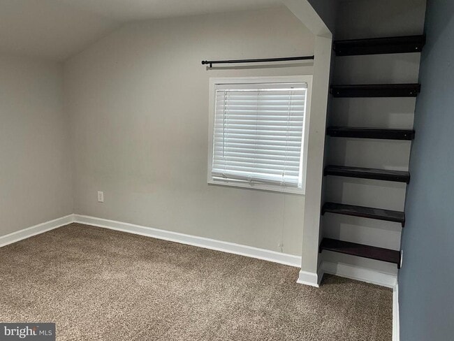 Building Photo - 5617 7th Pl S