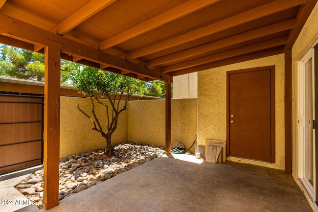 Building Photo - 6533 N 7th Ave
