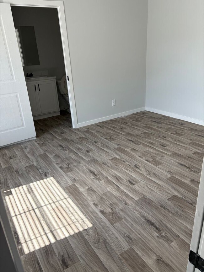 Building Photo - 127 Hubert Blvd